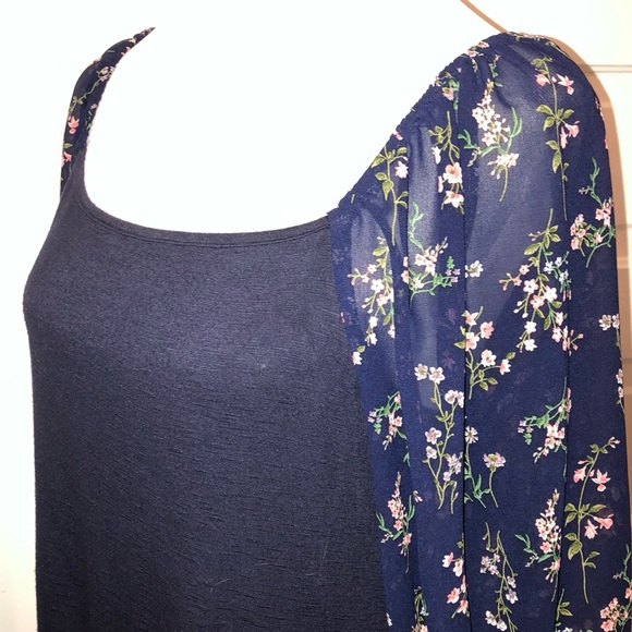 Suzanne Betro Navy & Floral Ruffle Sleeve Top, Sz L - Picture 5 of 11
